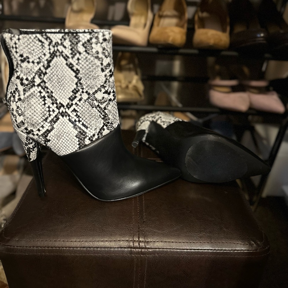 Black white snakeskin patter boots